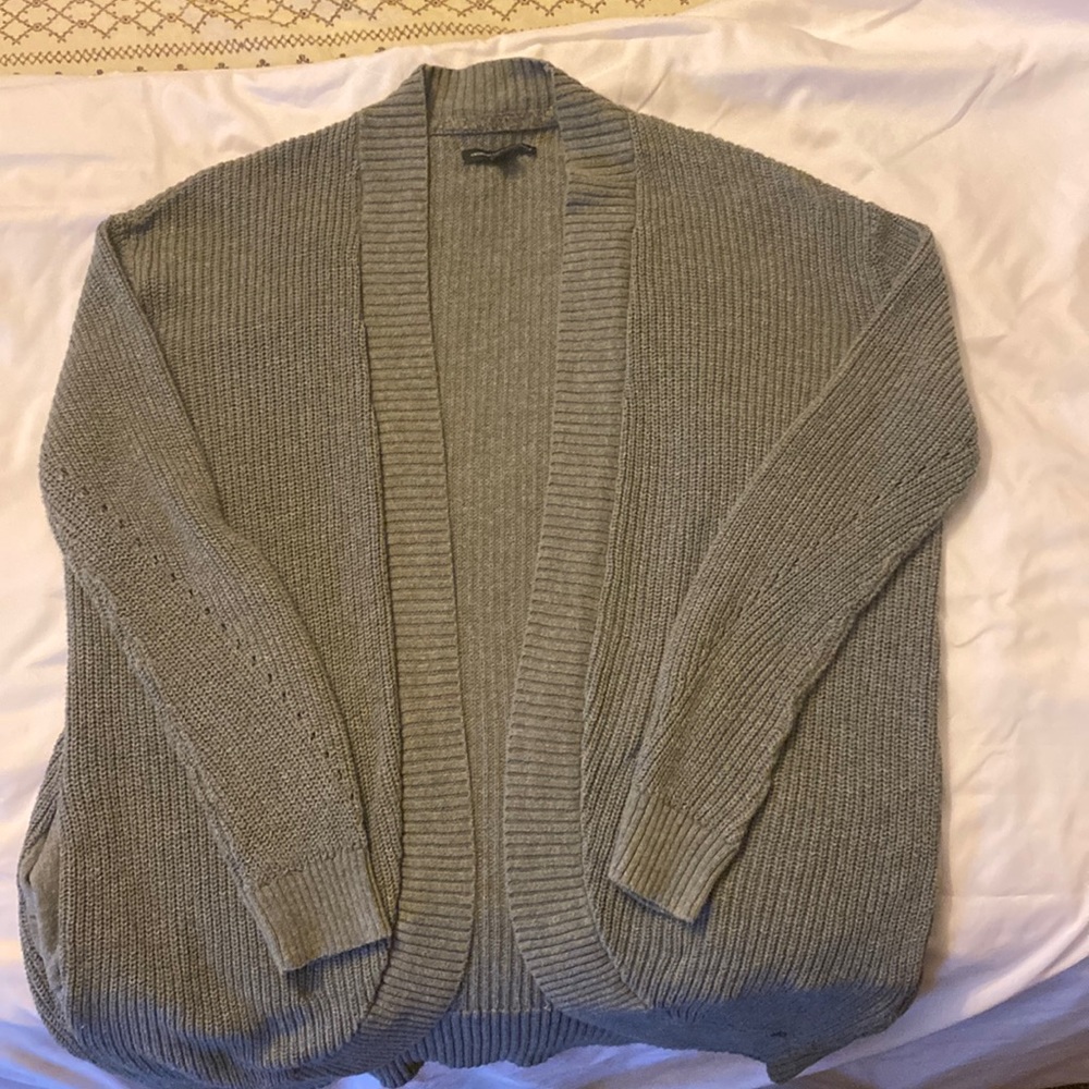 American Eagle cardigan with pockets, size medium